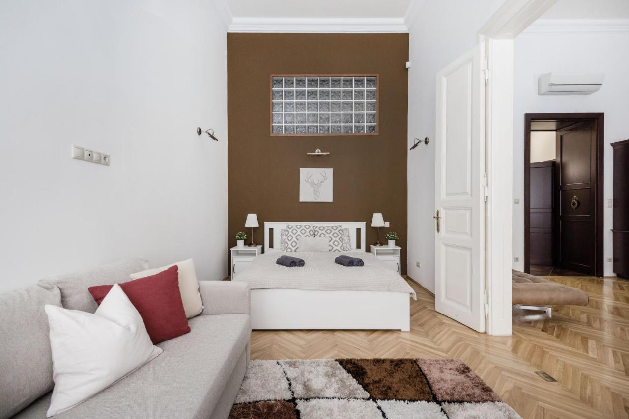Luxe, Historic Near Downtown Landmarks 19th Century Apartamento Budapeste